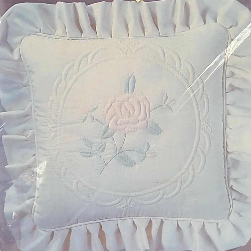 1984 Cathy Needlecraft Rose Pillow Kit #6936 Shadow Quilting 14